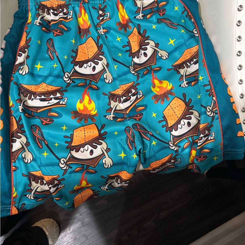 Flow Society youth boys lacrosse shorts
Size large